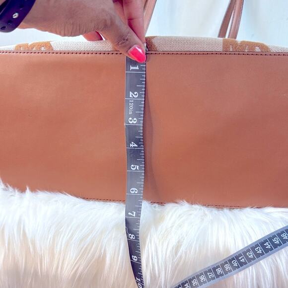 Michael Kors Gilly Large Logo Drawstring Travel Tote Bag - Picture 14 of 16